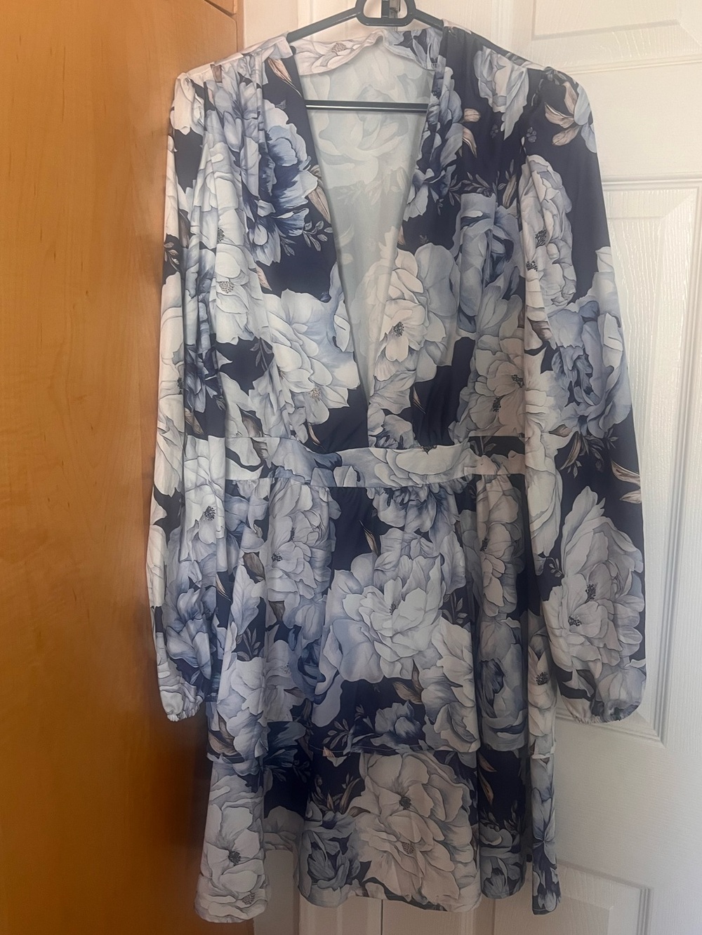 Floral V-Neck Long Sleeve Mini Dress - Navy & White